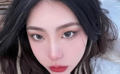 爸爸让我吃他的巧克力棒视频